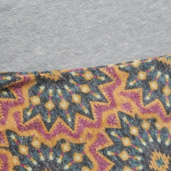 Extra Large Lularoe Randy Tee - Picture 3 of 4